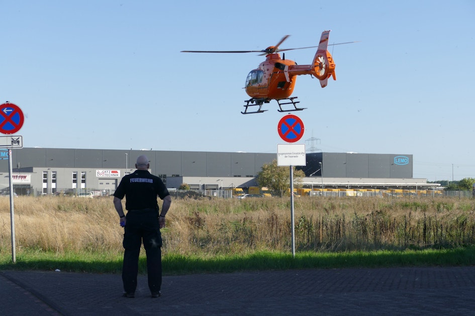 Niederkassel: Pedelec-Fahrer stößt mit zwei Jugendlichen zusammen