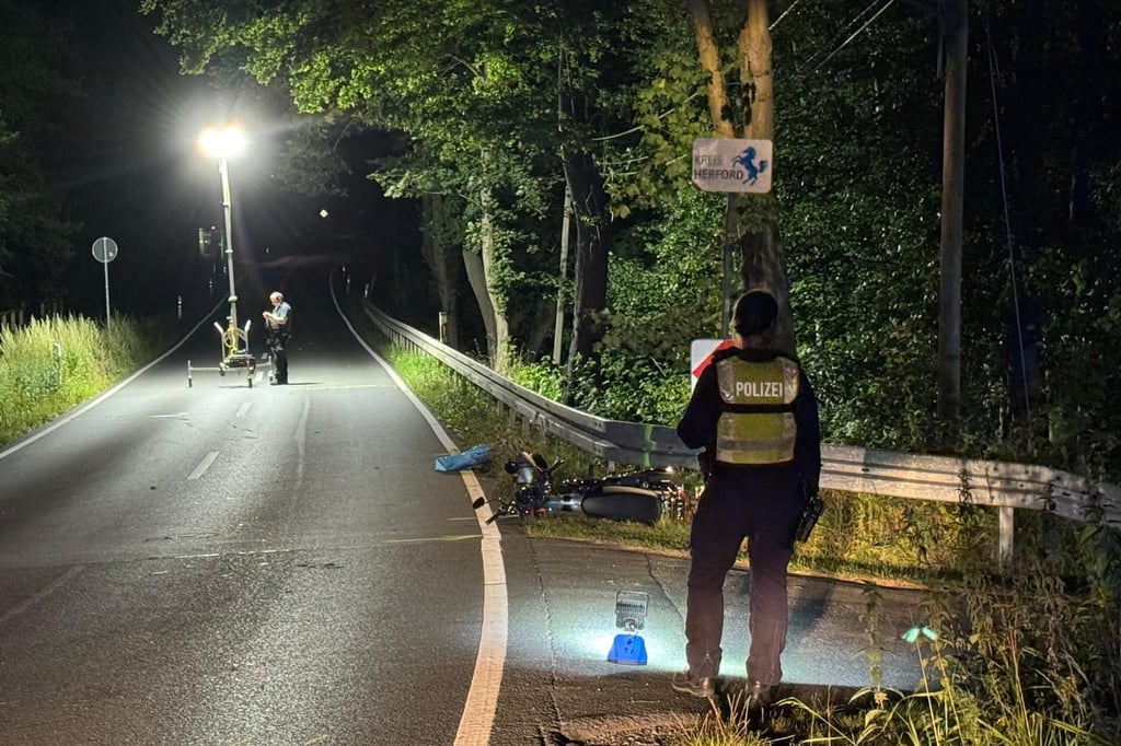 Motorradfahrer nach Unfall in Lebensgefahr