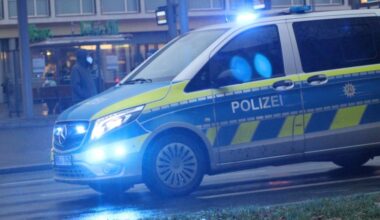 Unbekannte brechen in Wanne mehrere Fahrzeuge auf