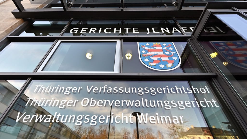 Verwaltungsgerichte: Wenn Asylakten überquellen: Justiz holt externe Kräfte