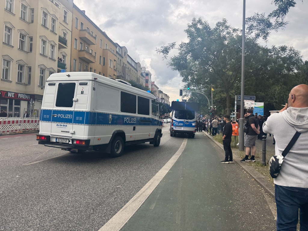 Gaza-Demo von Ex-AfD-Politiker Ferhat Sentürk in Neukölln: 500 Polizisten, kaum Teilnehmer