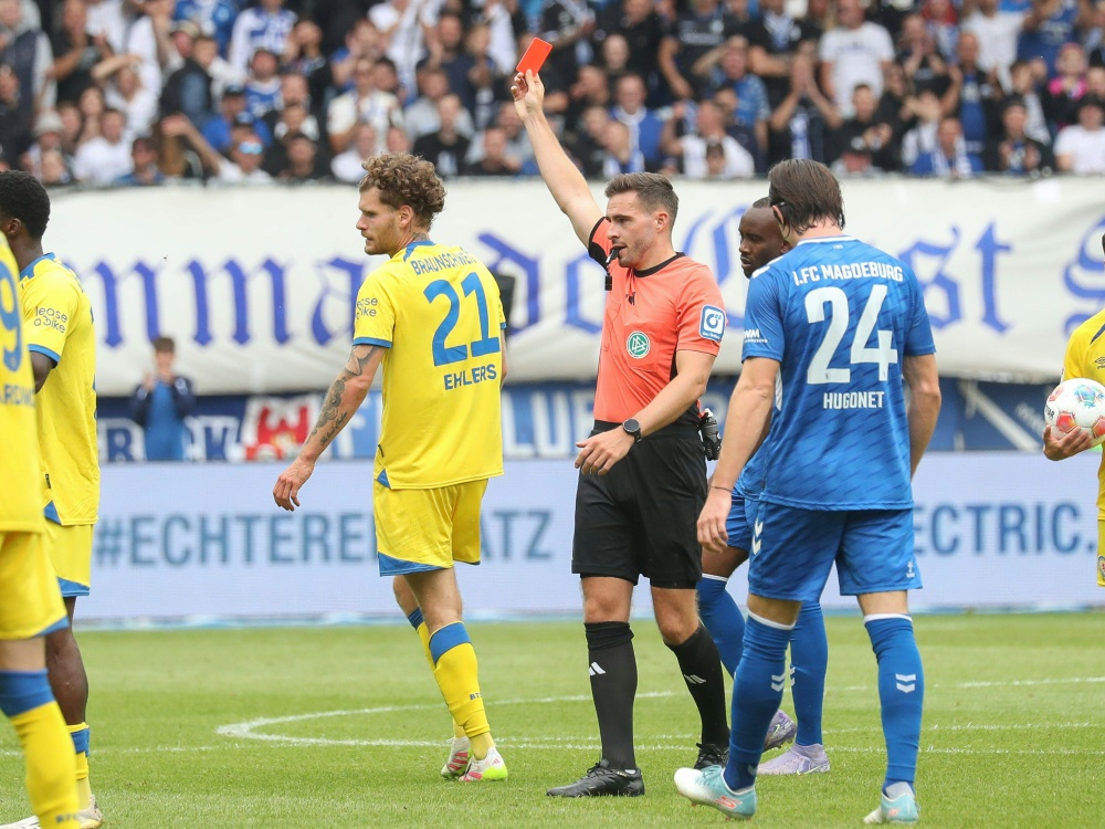 Ehlers sah in der 54. Minute die Rote Karte (Foto: Imago/Jan Huebner/Imago/Jan Huebner/SID/IMAGO/Franziska Gora)