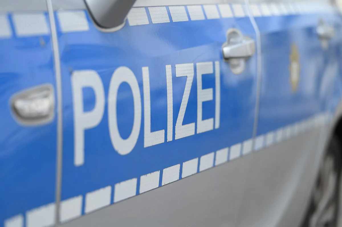 Proteste - Polizei in Berlin löst Sitzblocke nach Demonstration auf - Politik