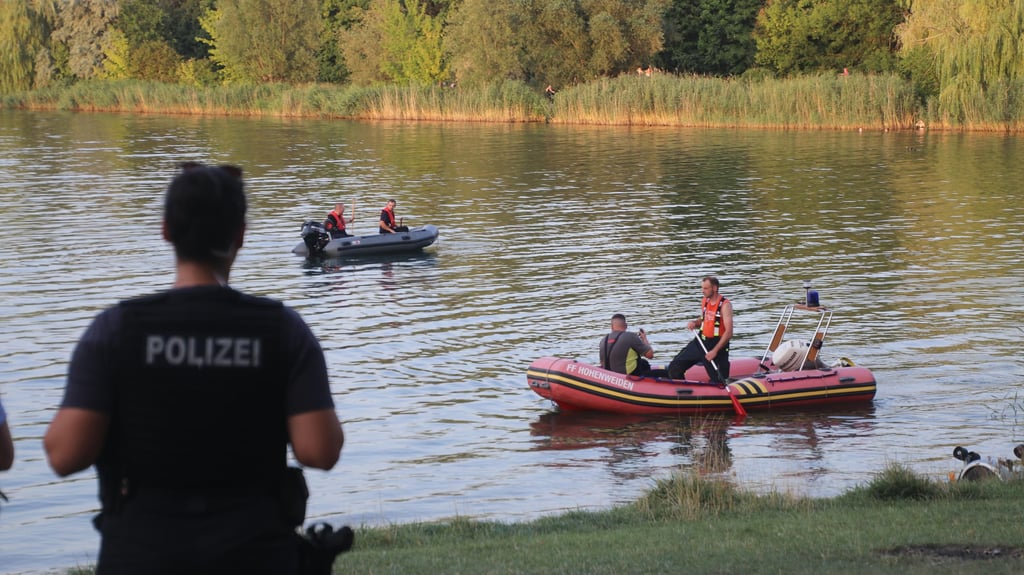 Am Hohenweidener See bei Schkopau suchten Rettungskräfte am Donnerstag nach einem vermissten Kind.