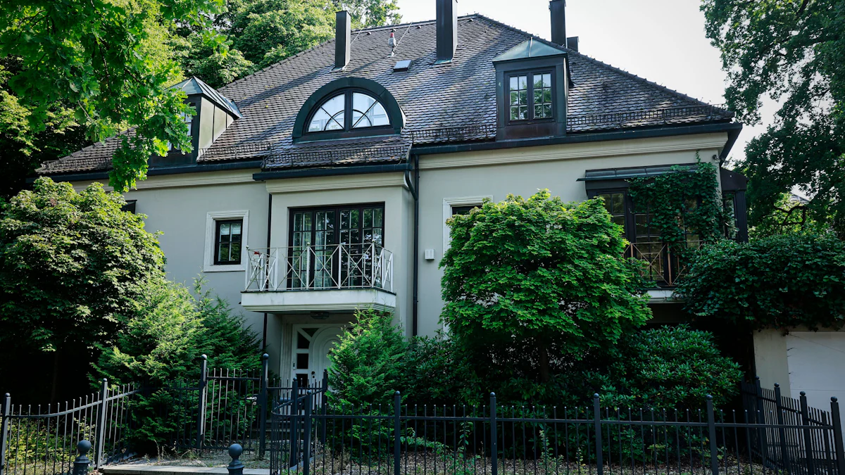 Villa in München: Anwohner wehren sich gegen Kita – nun soll ein Asylheim kommen - München