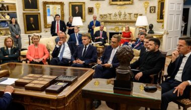 Am Schreibtisch des Präsidenten: Hier bangt Europa vor Trump | Politik