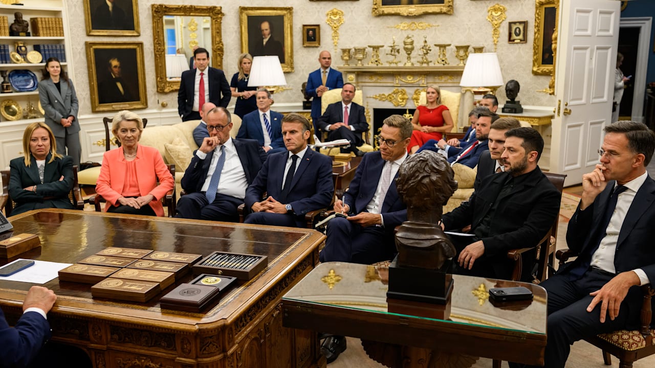 Am Schreibtisch des Präsidenten: Hier bangt Europa vor Trump | Politik