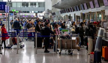 Flughafen Köln/Bonn - Mann will nach Antalya fliegen – plötzlich wird sein Flug 1000 Euro teurer