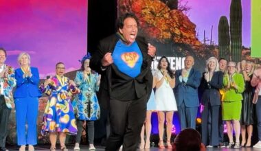 Cherno Jobatey: Standing Ovations für seinen Superman-Auftritt in den USA | Unterhaltung