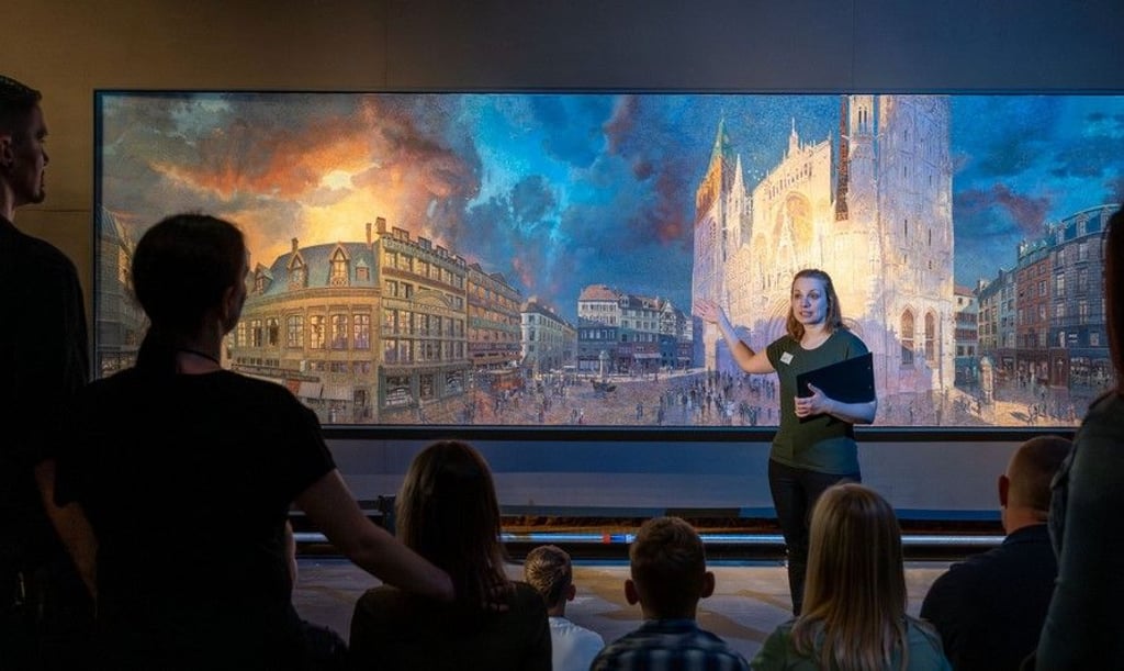 Einen geführten Rundgang durch die Panoramaausstellung DIE KATHEDRALE VON MONET  gibt es auch speziell für Familien.