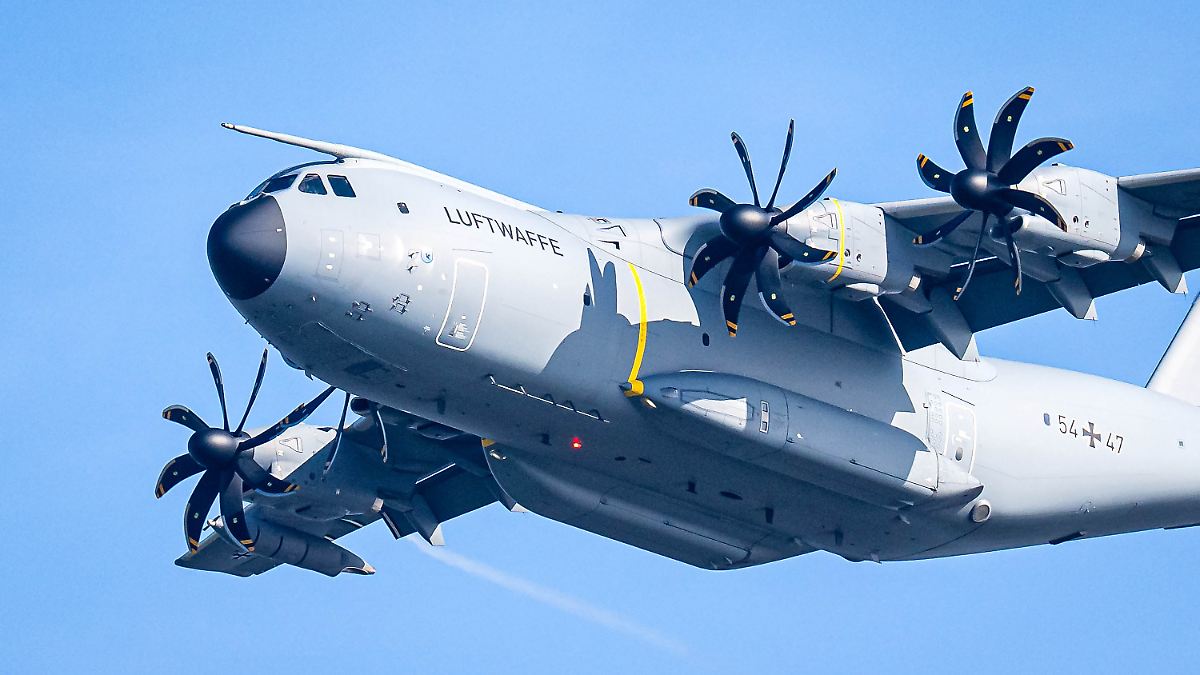 Luftwaffe wirft Paletten ab: Deutschland startet Hilfsflüge für Gaza