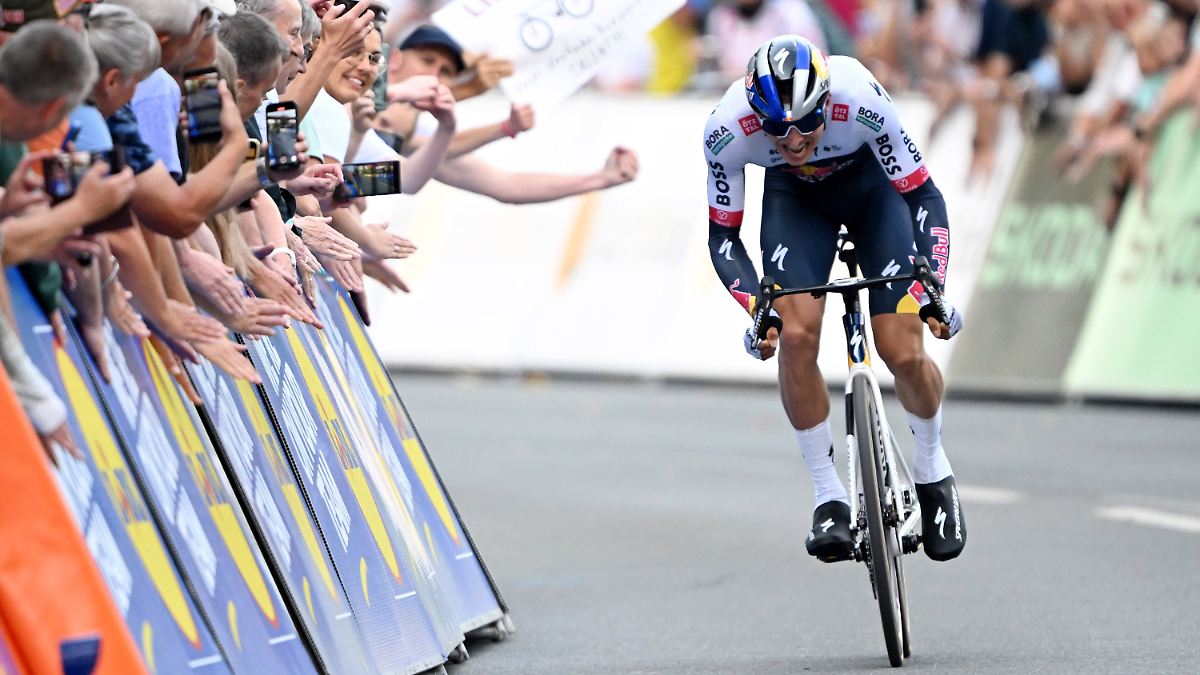 3,1-Kilometer-Strecke in Essen: Lipowitz feiert trotz mäßigem Auftakt bei Deutschland-Tour
