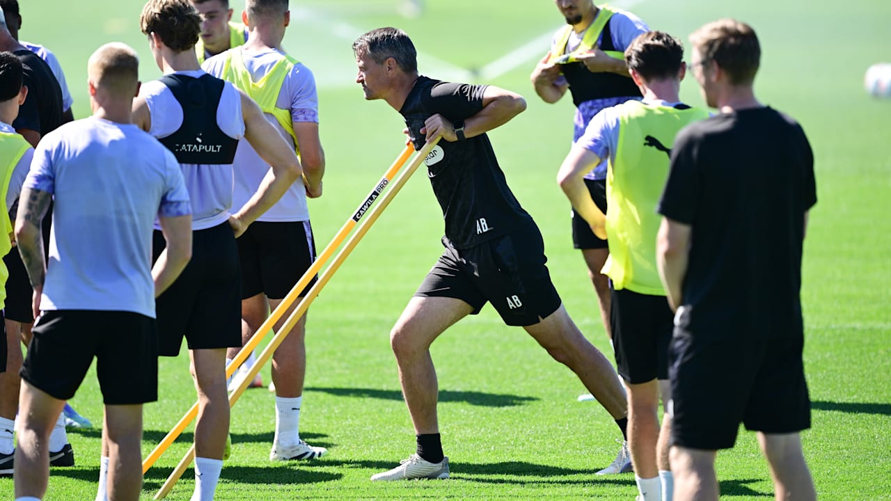 FC St. Pauli: Knall-Start! Blessin will kein Ping-Pong gegen Dortmund | Sport