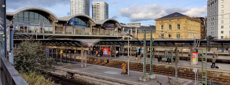 Vor eigenen Kindern: Mann attackiert Handwerker im Mainzer Hauptbahnhof