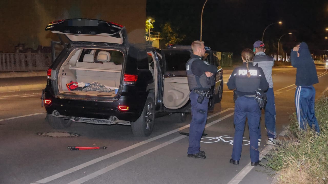 Auf neuer Autobahn: Polizei erwischt Hertha-Ultras beim Graffiti-Sprühen | Regional