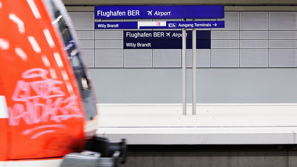 Berlins Verkehrssenatorin Ute Bonde (CDU) kann sich auch eine Magnetschwebebahn zum Flughafen BER gut vorstellten. (Archivfoto)
