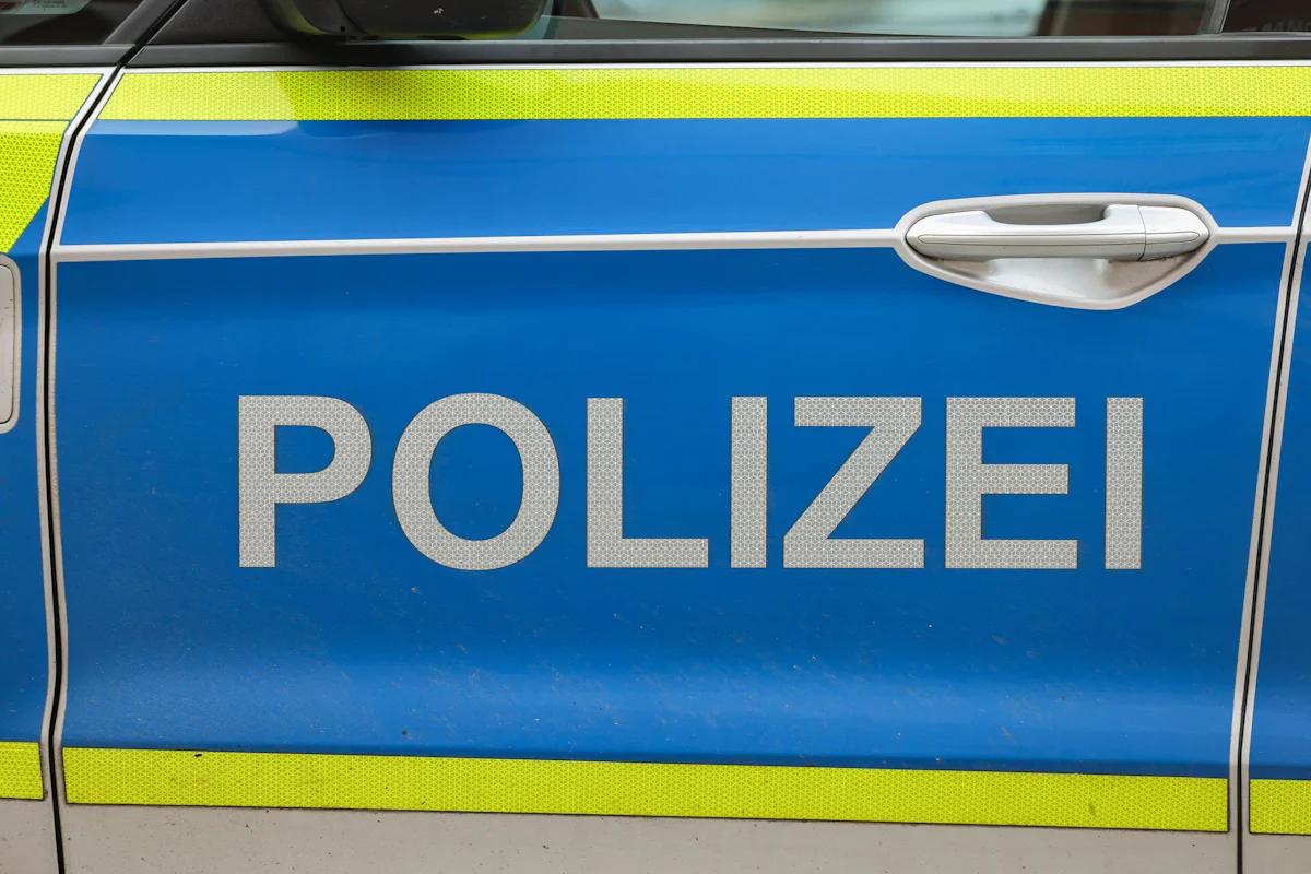 Berlin-Mitte - Polizist schlägt Frau: Irische Botschaft äußert Besorgnis - Politik