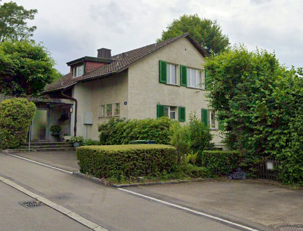 Vor allem der Grund auf dem das Haus steht ist preiswert.