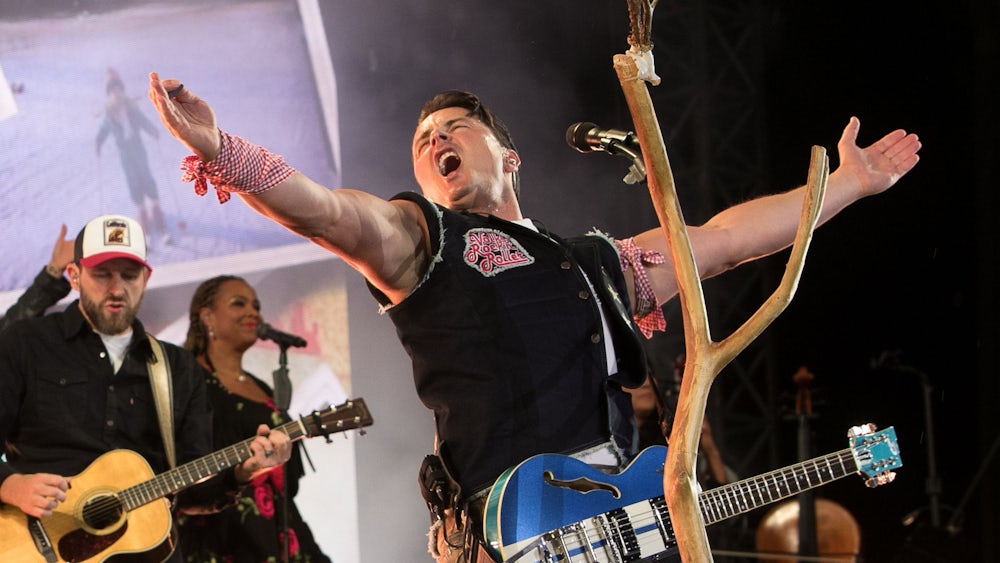 Der „Volks-Rock'n'Roller“ Gabalier in bester Erlöserpose.