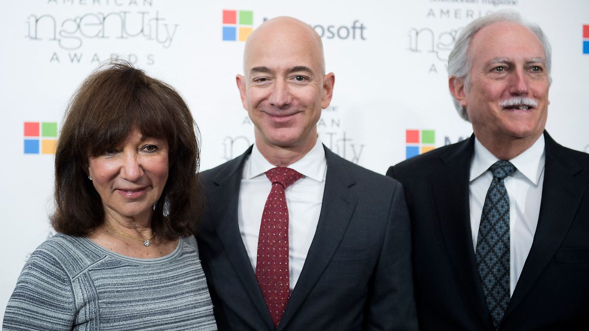 Mit 71 Jahren: Jeff Bezos trauert um seine Mutter