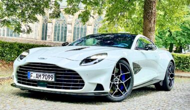 Der Zwölfzylinder bleibt: Faszination Aston Martin Vanquish - unterwegs mit Traum-V12
