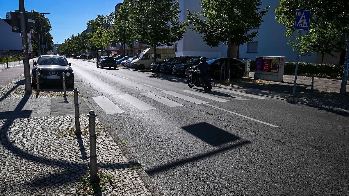 Berlin & Brandenburg: Auf Zebrastreifen erfasst: Zweijähriger stirbt nach Unfall