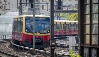 Berlin & Brandenburg: S-Bahn fährt mit Fahrgästen auf Abstellgleis