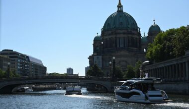 Berlin & Brandenburg: Unerlaubtes Baden in der Spree - Polizei warnt