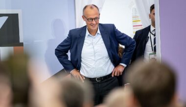 Berlin & Brandenburg: Einladung von Kanzler & Co - Tausende im Regierungsviertel