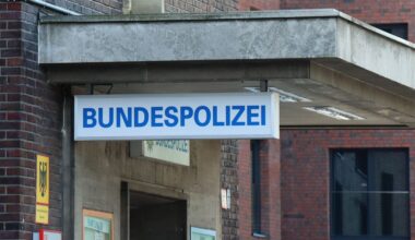 Düsseldorf: 21-Jährige wehrt sich im Regionalexpress mit Pfefferspray gegen sexuelle Übergriffe - Ddorf-Aktuell