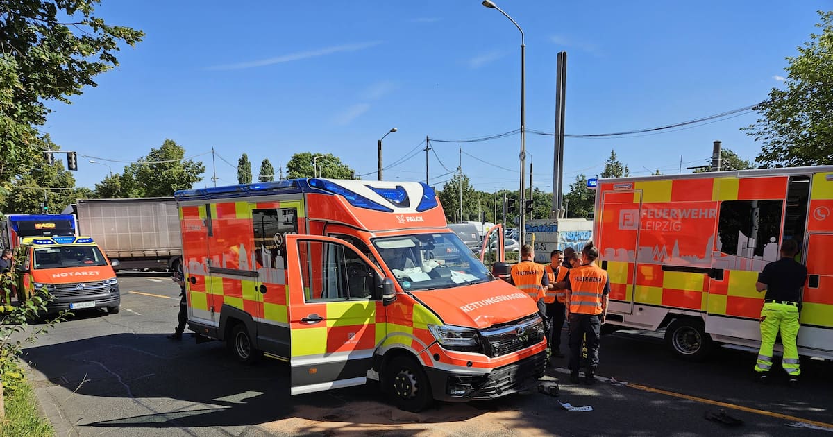 B6 nach Unfall mit Rettungswagen voll gesperrt