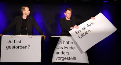 Das Duo Ohne Rolf eröffnet die Leipziger Lachmesse: Die Schweizer werden für ihr Programm „Jenseitig“ mit dem Lachmessepreis „Löwenzahn“ ausgezeichnet.  