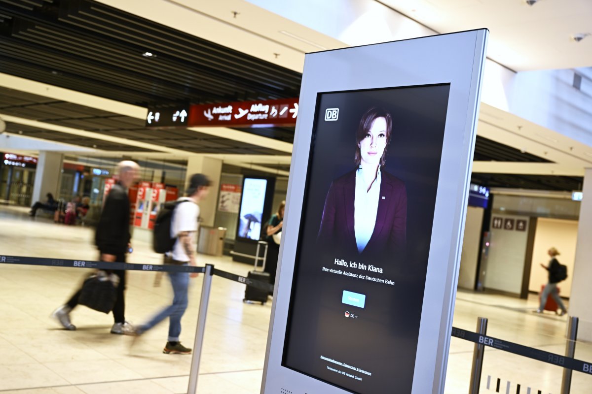Per KI-Säule zum Ticket: DB erprobt in Berlin “Kiana”