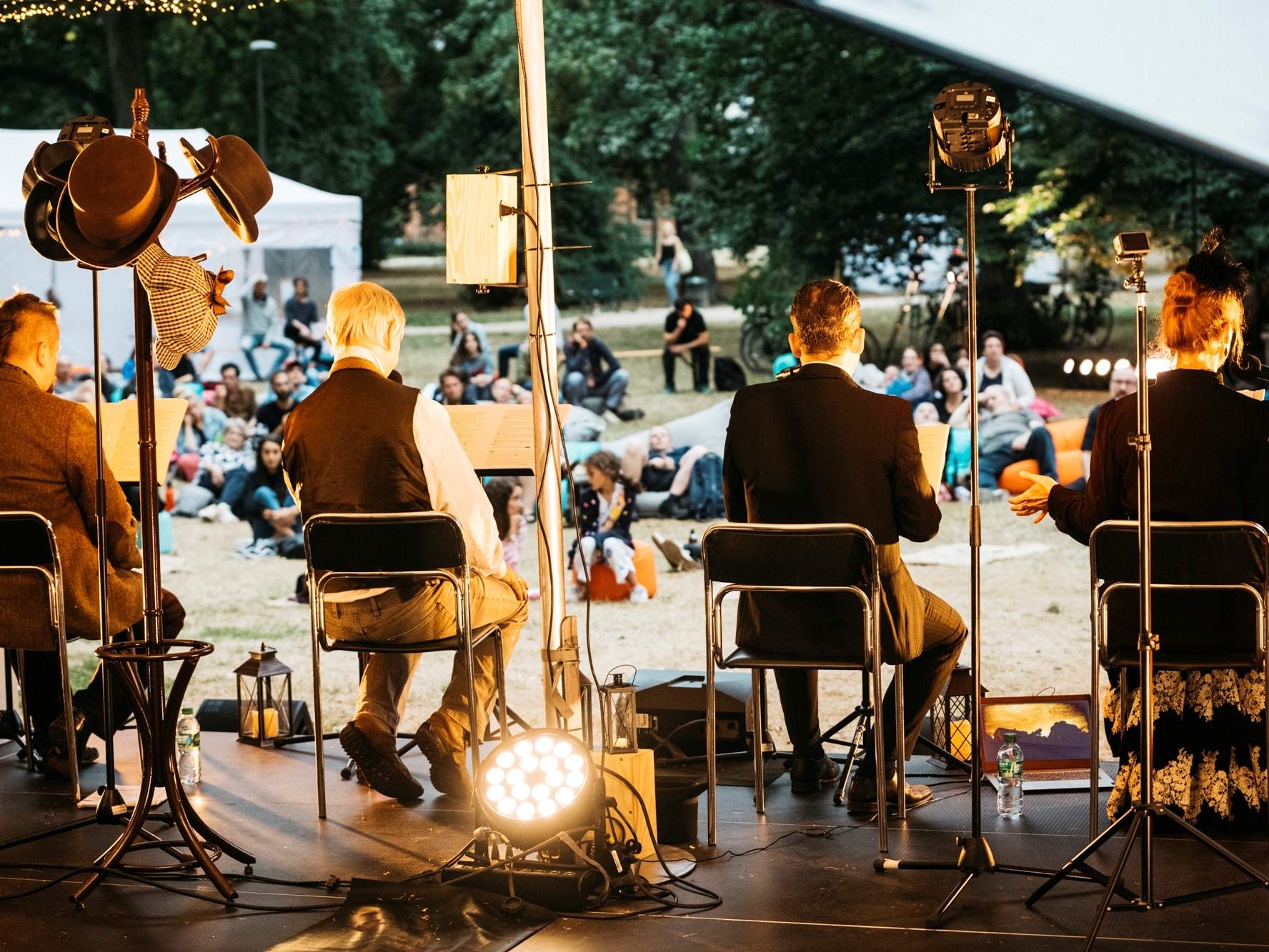 Hörspielwiese Köln 2025: Großes Kopfkino im Kölner Stadtgarten