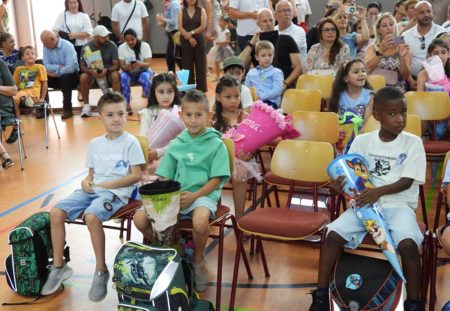 Hurra, endlich ein Schulkind – über Einhundert Erstklässler wurden in der Friedrich-Fröbel-Schule eingeschult – Viernheim Online