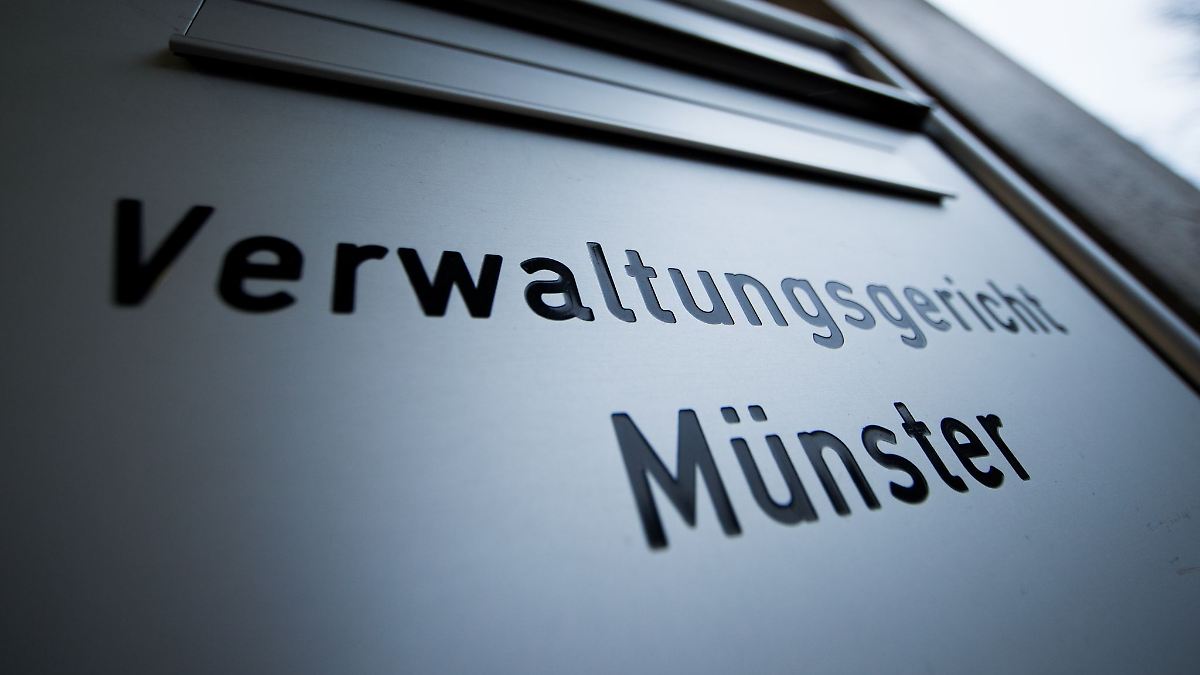 Nordrhein-Westfalen: Mann droht sich zu verletzen - Gericht prüft Abschiebung