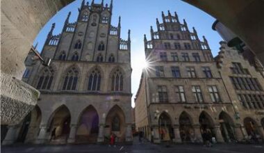Merz trifft NRW-Kabinett im historischen Rathaus in Münster