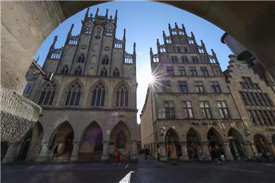 Merz trifft NRW-Kabinett im historischen Rathaus in Münster