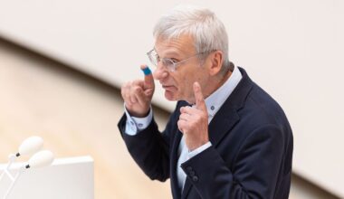 Berlin & Brandenburg: Protest gegen Spende von AfD-Politiker Berndt - SVV tagt