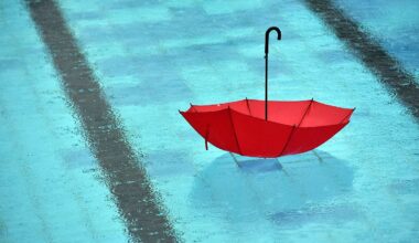 Berlin & Brandenburg: Schwimmbäder im Regen: Schlechtes Wetter bremst Badesaison