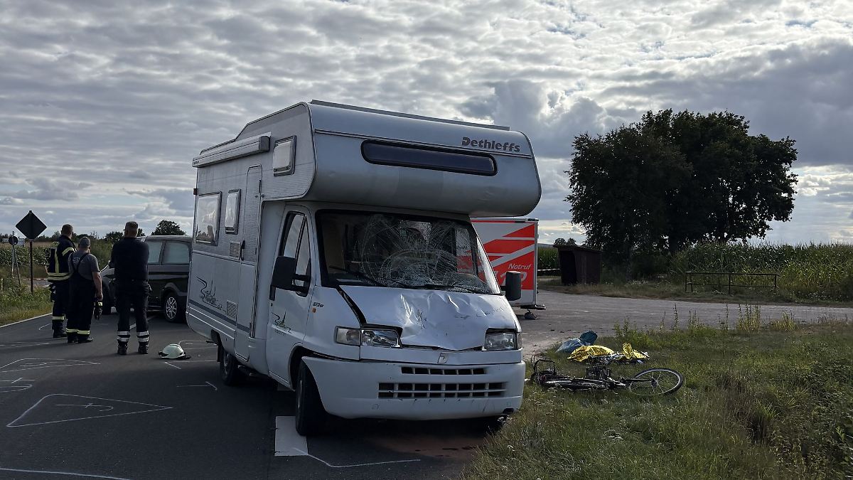 Niedersachsen & Bremen: Radfahrer kollidiert mit Wohnmobil und stirbt
