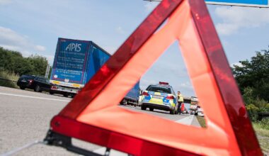 Niedersachsen & Bremen: Umgekippter Lastwagen auf A28 blockiert Fahrbahn