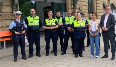 Hamburg & Schleswig-Holstein: Orange Bank am Dammtor: Zeichen gegen Gewalt an Frauen