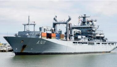 Marineschiff „Berlin“ bricht zu Manövern im Atlantik auf