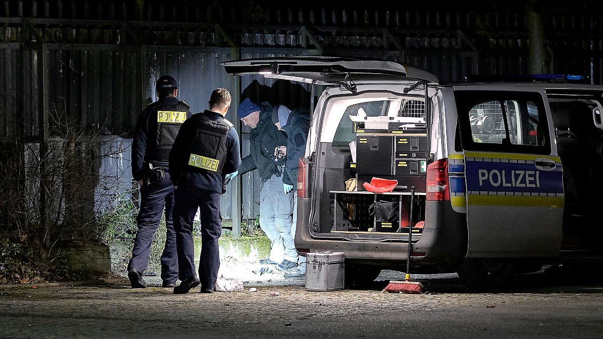 Berlin & Brandenburg: Explosion bei Berliner Polizei - Ermittlungen gegen Beamten