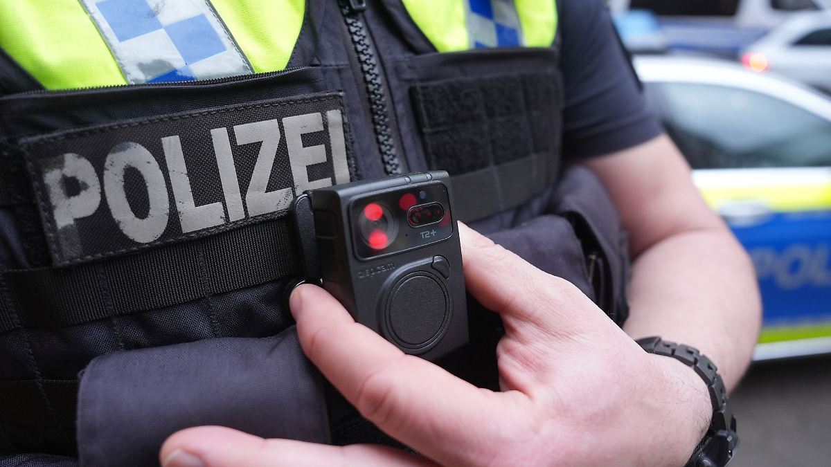 Hamburg & Schleswig-Holstein: Gewalt vorbeugen - Bodycams bei Polizei und DB-Sicherheit