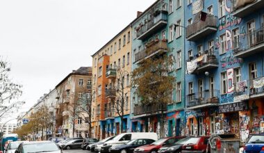 Berlin & Brandenburg: Großer Polizeieinsatz in teilbesetztem Haus in Rigaer Straße