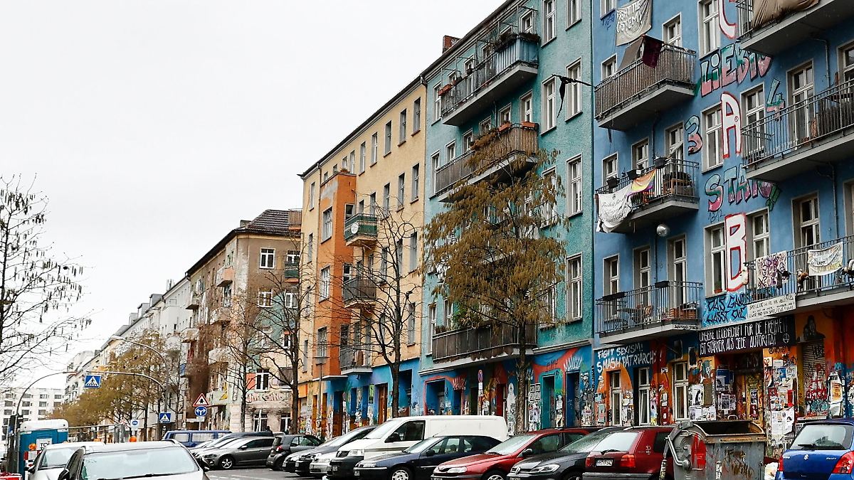 Berlin & Brandenburg: Großer Polizeieinsatz in teilbesetztem Haus in Rigaer Straße