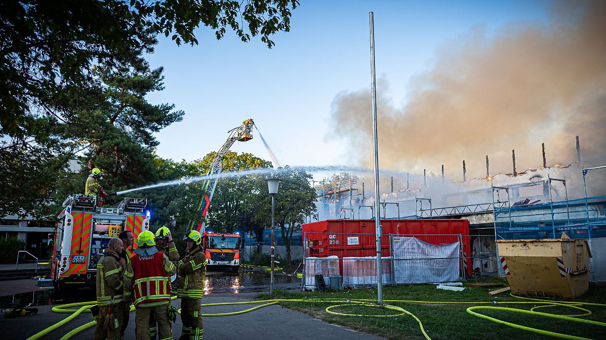 Niedersachsen & Bremen: Schaden in Millionenhöhe bei Turnhallenbrand in Hannover