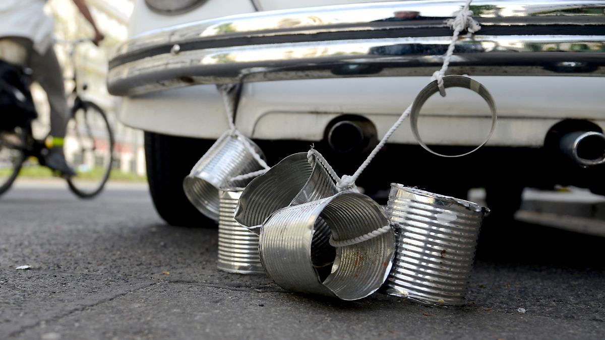 Niedersachsen & Bremen: Drei Verletzte beim Unfall einer Hochzeitskolonne